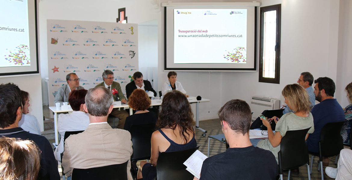 Una imatge de la roda de premsa de presentació de 'Una Onada de Petits Somriures al Parc Taulí'