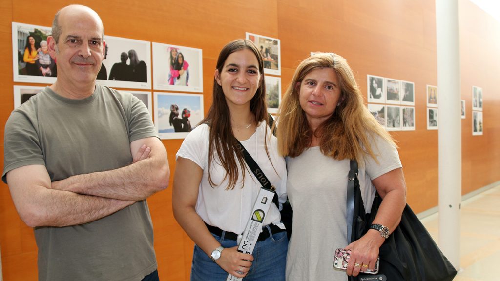 Professors i alumna de l'Escola Illa