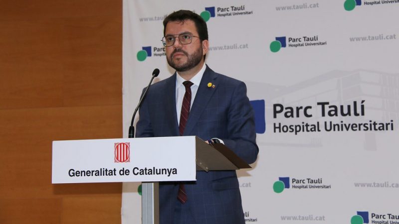 Pere Aragonès durant la compareixença a l'Auditori del Parc Taulí