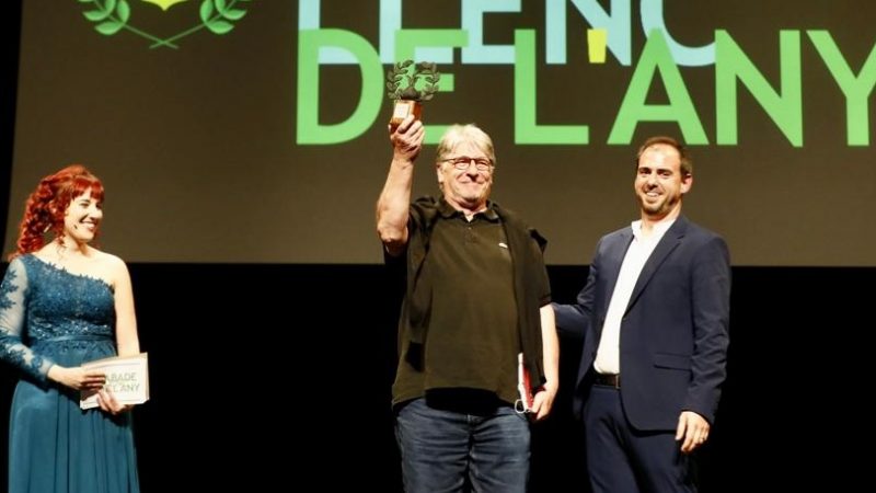 El Dr. Manel Cervantes en el moment de rebre el Premi Sabadellenc de l'Any 2021. Foto: Juanma Peláez
