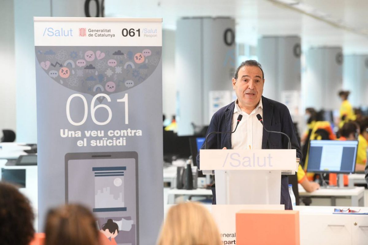 The director of Mental Health Parc Taulí, Diego J. Palao, took part today in the press conference to present the new 061 Salut Respon suicide prevention service