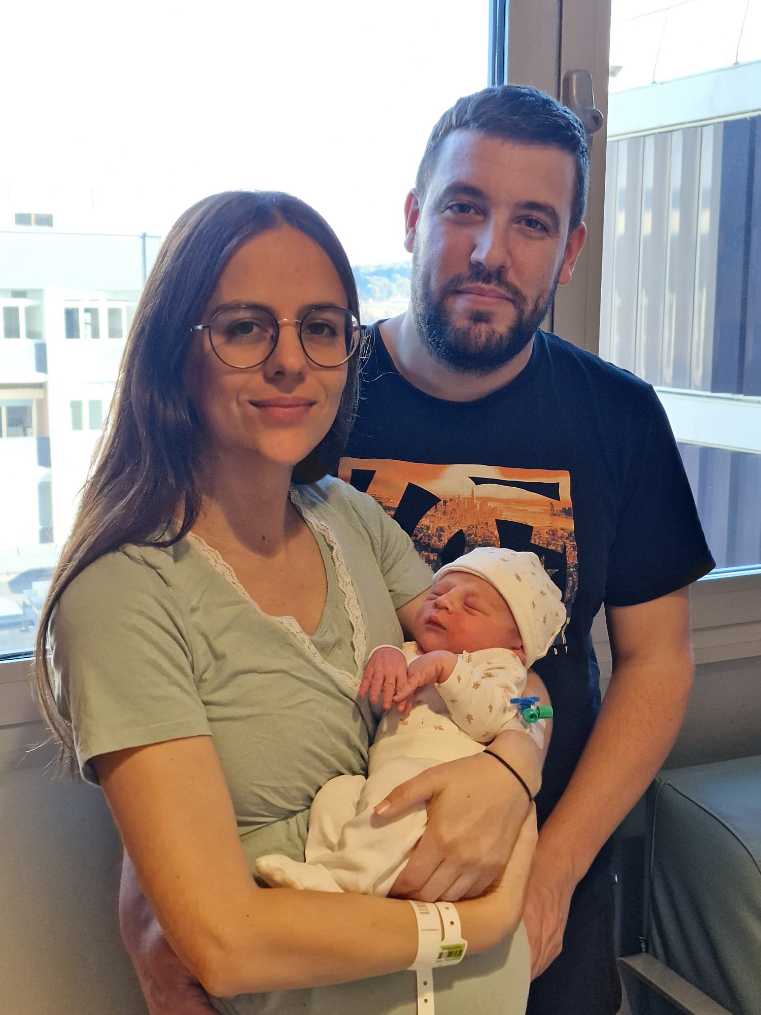 Ander Munoz Adan amb pares, primer nadó 2026