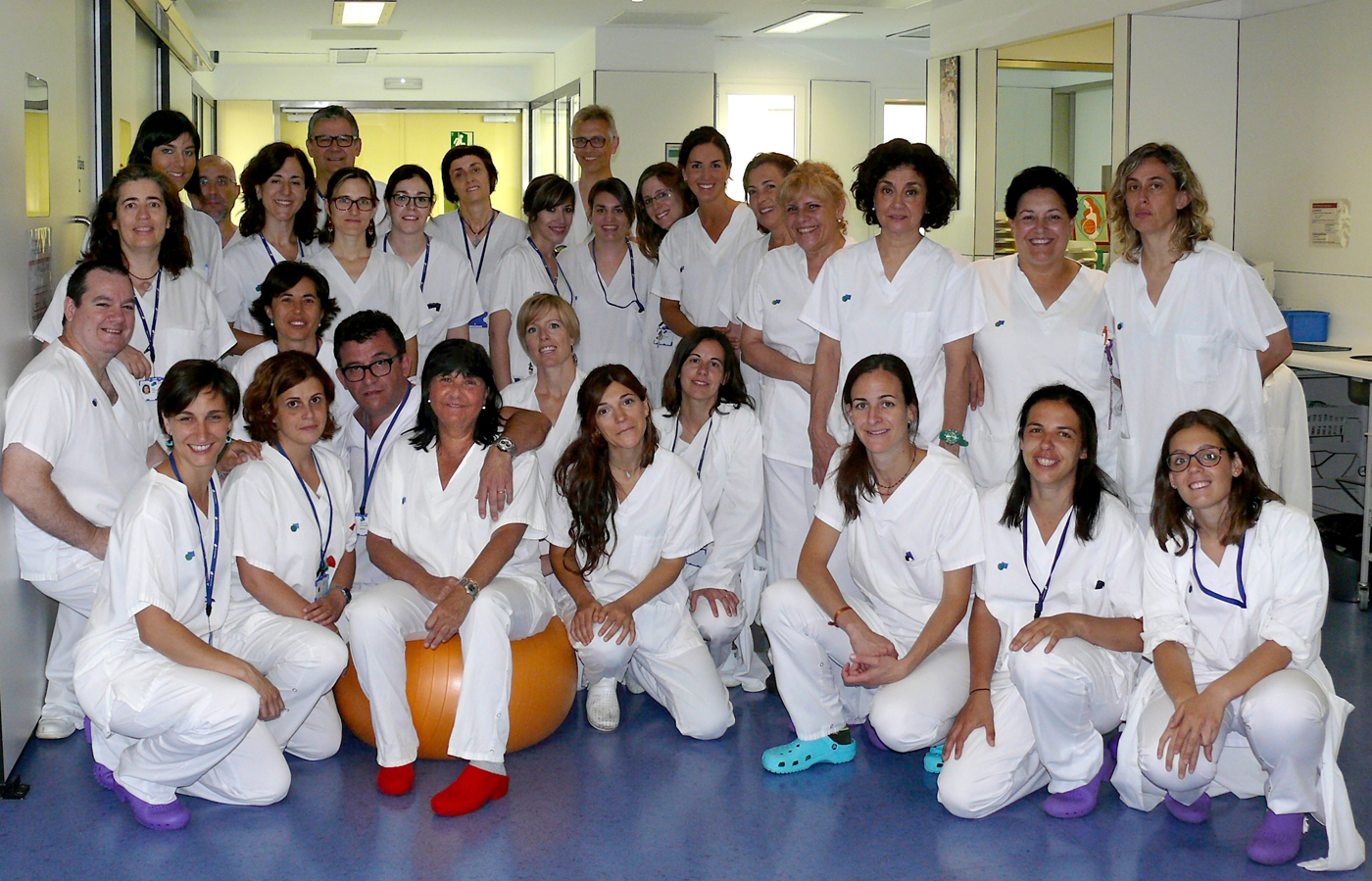 Fotografia de professionals de l'equip de la sala de parts del Parc Taulí